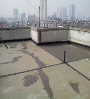 布尔津漏水维修 楼顶漏水是什么原因，楼顶漏水维修方法是什么?